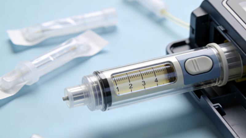 Ultrasonic Spraying Silicone Oil in Insulin Pump Reservoirs